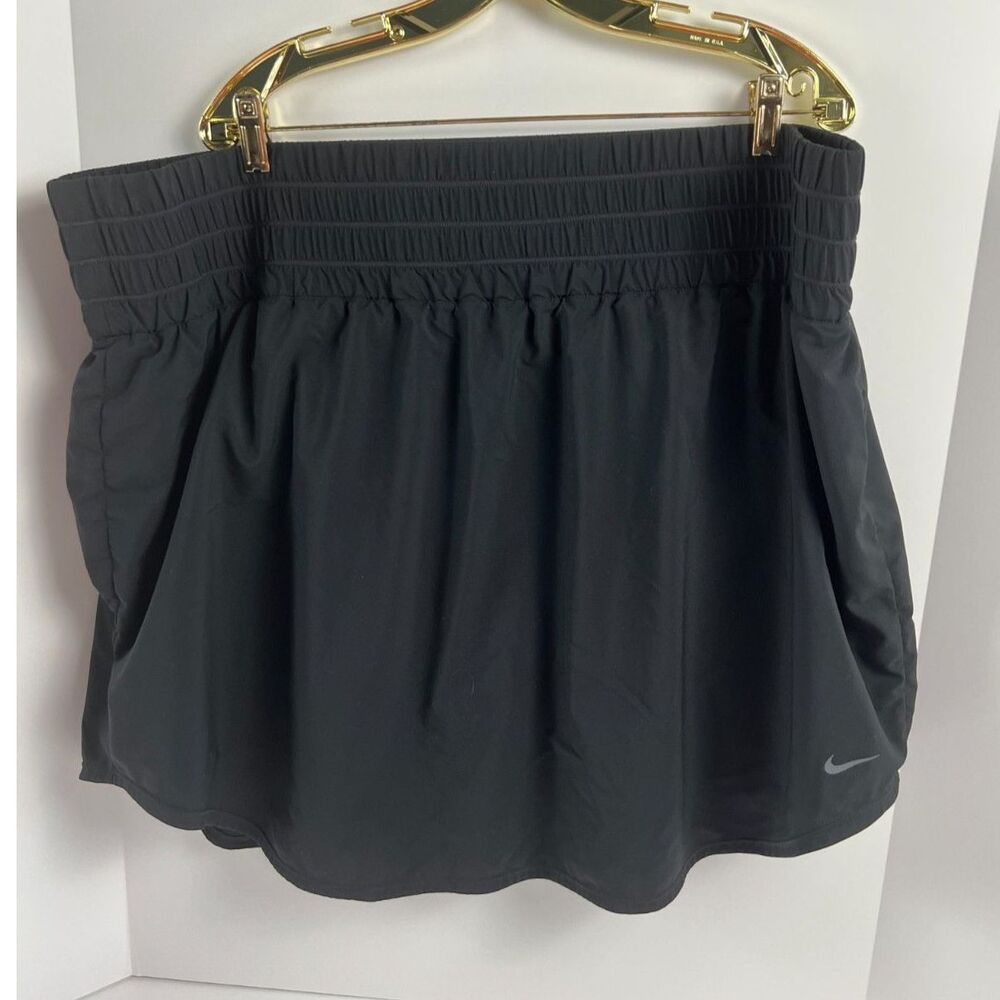 Nike One Ultra High-Waisted Skort  Black Athletic Skirt with Built-In Shorts EUC